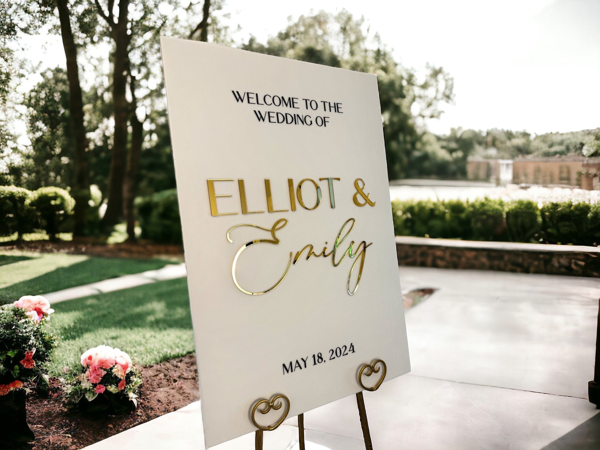 3D Gold Mirror Welcome To The Wedding Of White and Gold Acrylic Sign, Classy Personalized Modern Names And Date Minimalist Event Signage