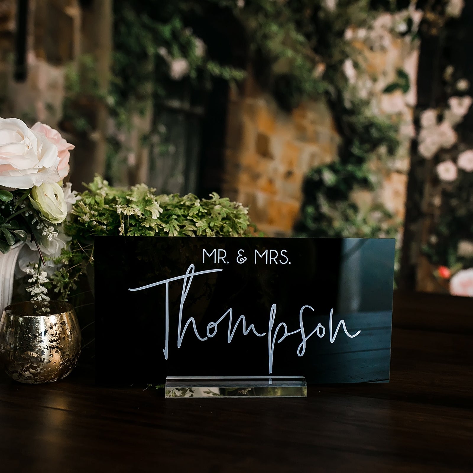 Mr. & Mrs. CUSTOM Head Table S3-AS18