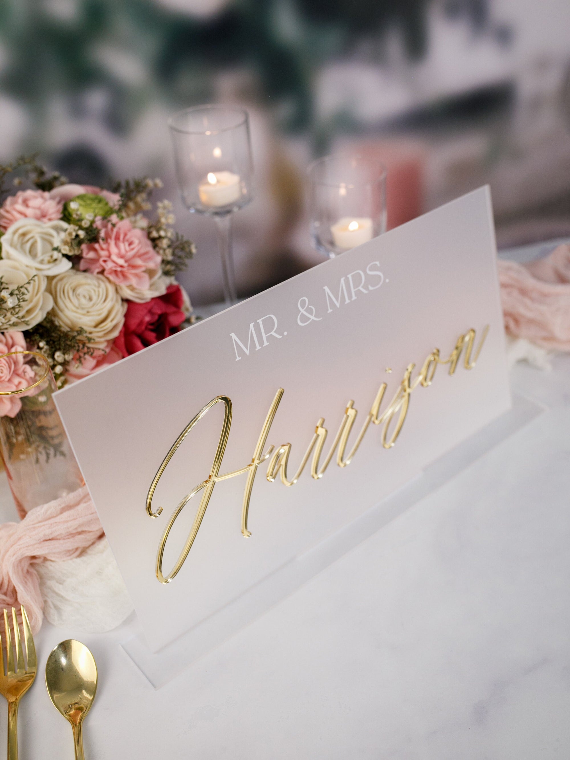 3D Mirrored Acrylic Wedding Head Table Mr Mrs Sign, Laser Cut Last Name Bride and Groom Newlywed Sweetheart Table Decor Gold Frosted Signage