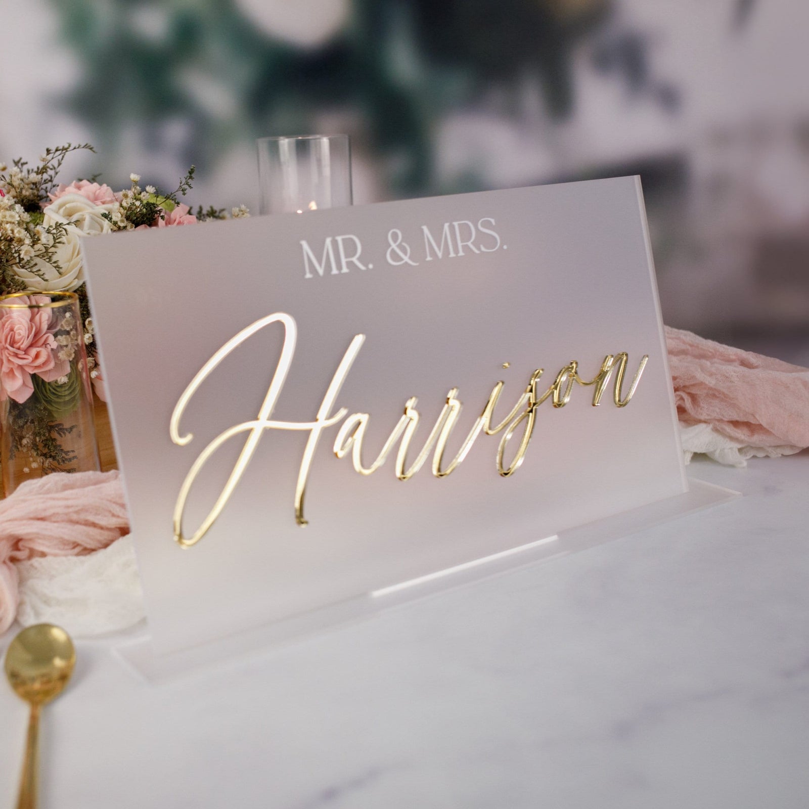 3D Mirrored Acrylic Wedding Head Table Mr Mrs Sign, Laser Cut Last Name Bride and Groom Newlywed Sweetheart Table Decor Gold Frosted Signage