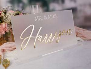 3D Mirrored Acrylic Wedding Head Table Mr Mrs Sign, Laser Cut Last Name Bride and Groom Newlywed Sweetheart Table Decor Gold Frosted Signage