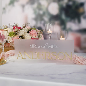 3D Mirrored Acrylic Wedding Head Table Mr Mrs Sign, Laser Cut Last Name Bride and Groom Newlywed Sweetheart Table Decor Gold Frosted Signage