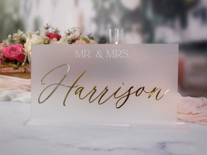 3D Mirrored Acrylic Wedding Head Table Mr Mrs Sign, Laser Cut Last Name Bride and Groom Newlywed Sweetheart Table Decor Gold Frosted Signage