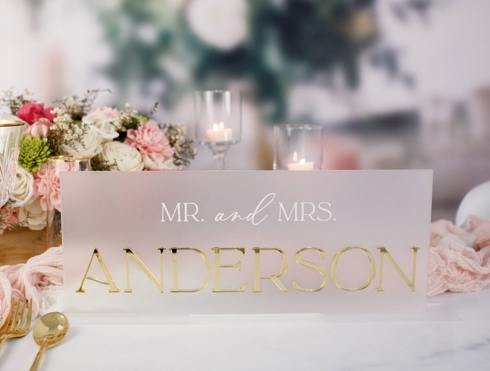 3D Mirrored Acrylic Wedding Head Table Mr Mrs Sign, Laser Cut Last Name Bride and Groom Newlywed Sweetheart Table Decor Gold Frosted Signage