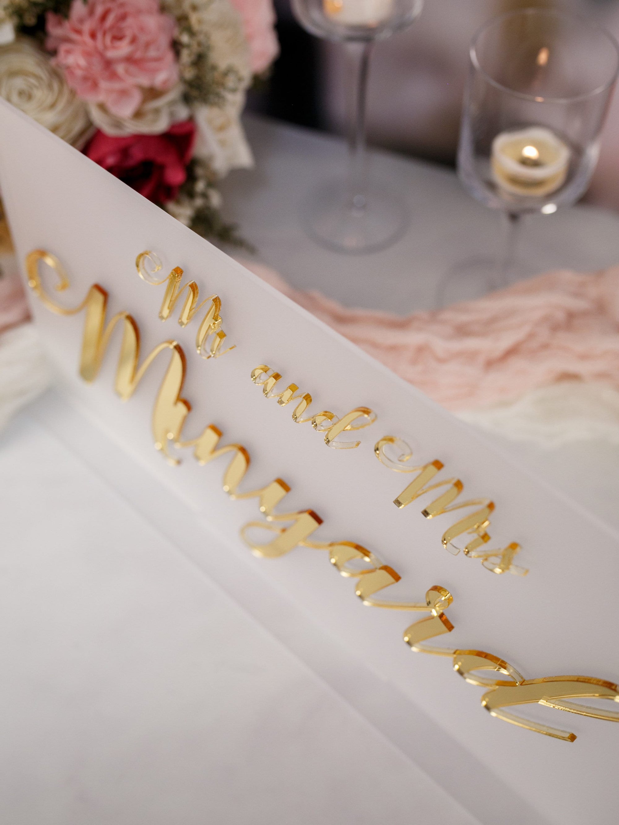 3D Mirrored Acrylic Wedding Head Table Mr Mrs Sign, Laser Cut Last Name Bride and Groom Newlywed Sweetheart Table Decor Gold Frosted Signage